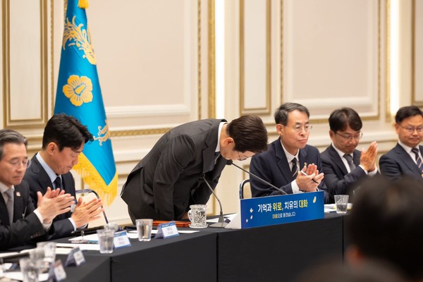 이재명 대통령이 지난 16일, 세월호 등 참사 유가족들을 청와대 영빈관으로 초청해 목소리를 경청 했다./사진=대통령실